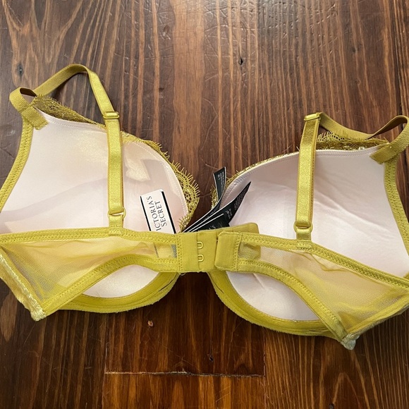 VICTORIAS SECRET Very Sexy Push Up Bra Lace and Velvet NWT 34C - Picture 3 of 7